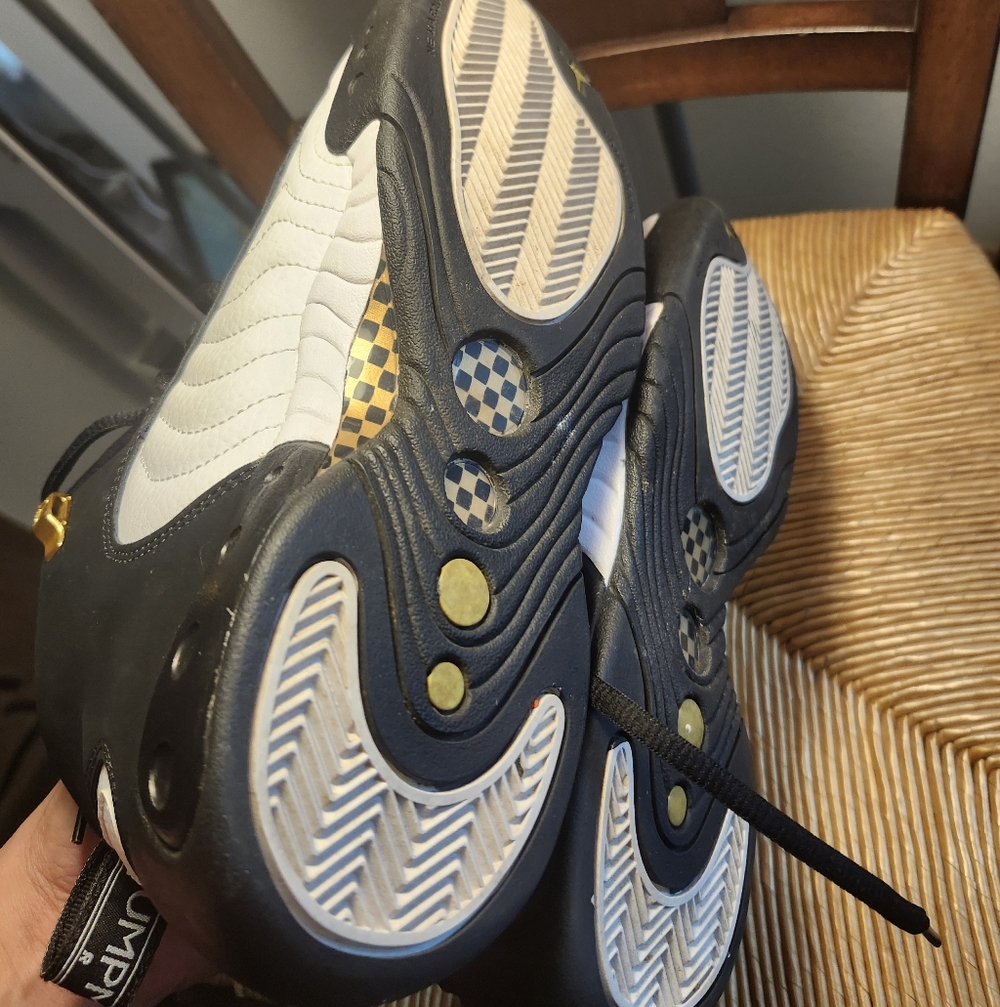 ๐๐๐Jordan Black and White High-Top Basketball Shoes๐๐๐ - Picture 3 of 4